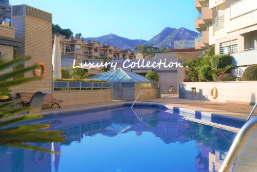Bay View Luxury Apartment, Amazing Sea View & Pool