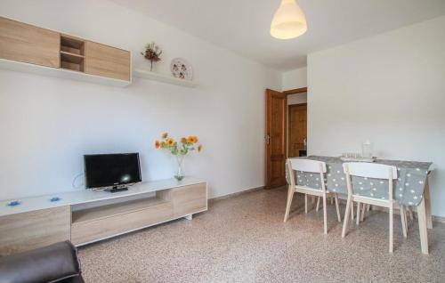 a living room with a table and chairs and a television at Apartamento Argentina by Rental Olé in El Moncayo