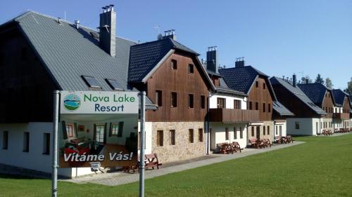 a sign in front of a row of houses at Apartmán PECKA - Nová Pec in Nová Pec
