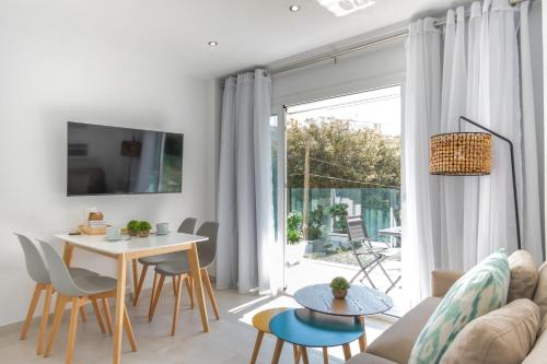 Sunny apartment 1B with balcony & pool in canyamel