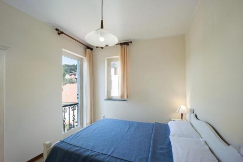 Giường trong phòng chung tại E6-12 bilocale Borgo Rovere