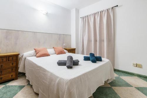 Cama o camas de una habitación en MalagaSuite Relax Terrace & Pool