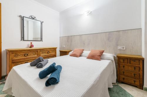 Cama o camas de una habitación en MalagaSuite Relax Terrace & Pool