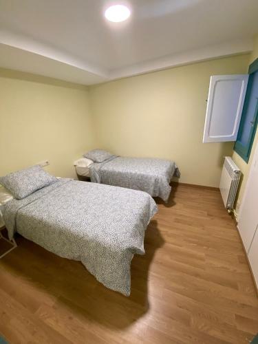 Ένα ή περισσότερα κρεβάτια σε δωμάτιο στο CAL TÒFONES, Baixos 2. Allotjament turístic a Borredà