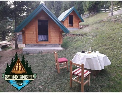 a small cabin with a table and chairs in front of it at Koliba Simonović-Šiško jezero in Berane