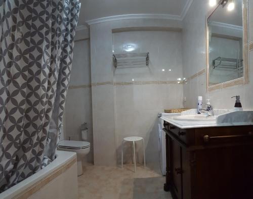 Bilik mandi di Apartamentos El Sol