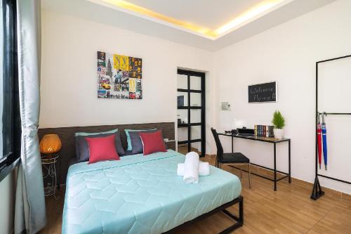 The Roundabout Hideout Room 1