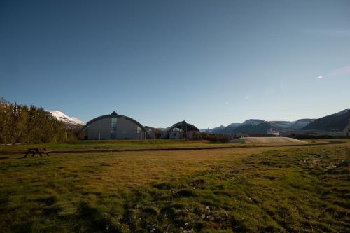 Galeriebild der Unterkunft The Guesthouse by the Fjord in Þingeyri