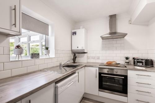 Kuchyň nebo kuchyňský kout v ubytování Curlew - 3 Bedrooms Wi-Fi, Parking, Contractors
