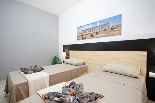 En eller flere senge i et værelse på Marsalforn Apartment