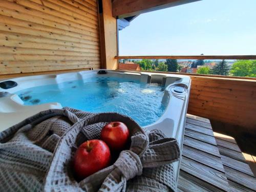 a hot tub with two apples in a basket at I AM HOTEL Graz-Seiersberg in Graz