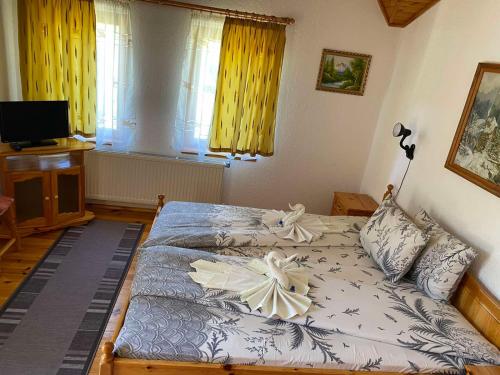 a bedroom with a bed with flowers on it at вила Здравец in Yagodina