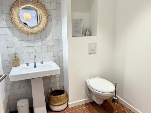 a bathroom with a sink and a toilet at Résidence Eole in Cargèse