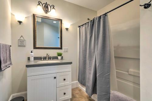 A bathroom at Mystic Refuge with Patio Less Than 1 Mi to Downtown!