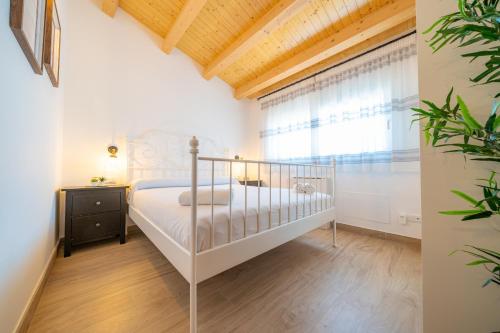 Llit o llits en una habitació de HomeHolidaysRentals Benoit - Costa Barcelona