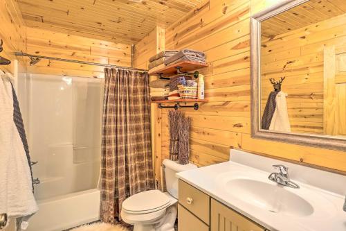 Steelhead Lodge Scenic Double J River Camp tesisinde bir banyo