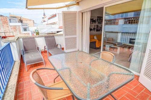 En balkong eller terrasse på Velero Attic by Hello Homes Sitges