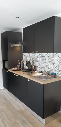 Kuchyň nebo kuchyňský kout v ubytování Les Gabelous - micro-gîtes - Viroinval