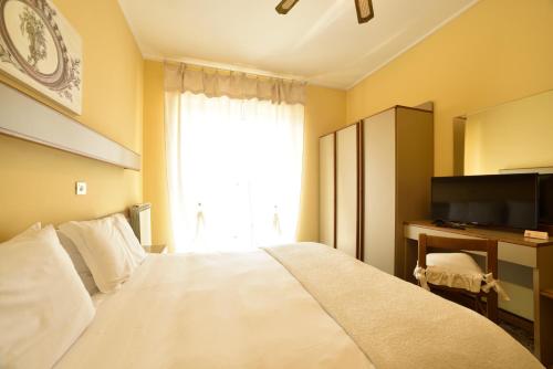 a hotel room with a bed and a window at Hotel Bergamo Mare Mhotelsgroup in San Bartolomeo al Mare