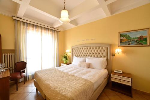 a bedroom with a large bed and a window at Hotel Bergamo Mare Mhotelsgroup in San Bartolomeo al Mare
