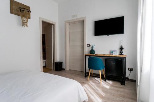Televízia a/alebo spoločenská miestnosť v ubytovaní Adrian's B&B