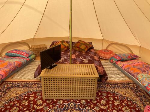 Postel nebo postele na pokoji v ubytování Roslin Glamping