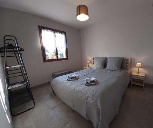 a bedroom with a large bed with towels on it at Gîte en Sologne in Neung-sur-Beuvron