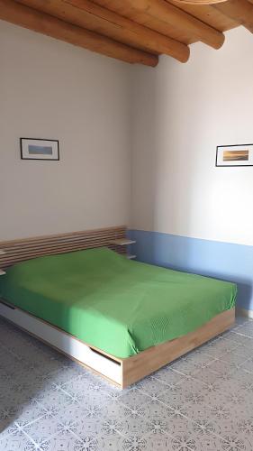 a bed in a room with a green mattress at La Casa del Pescatore in Filicudi
