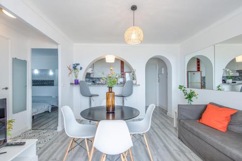 a living room with a table and chairs and a couch at BLUE HOLIDAYS RELAX & VIEWS Sylvia12 in Empuriabrava