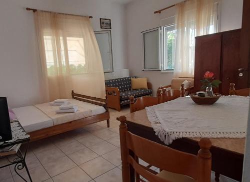 Postel nebo postele na pokoji v ubytování Το σπίτι της Ελένης