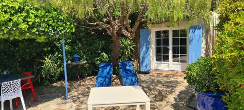 Κήπος έξω από το Villa Adriandre