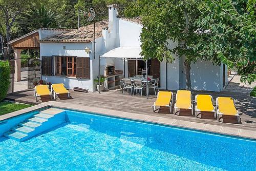 Cozy villa with pool near Port Pollensa by Renthousing