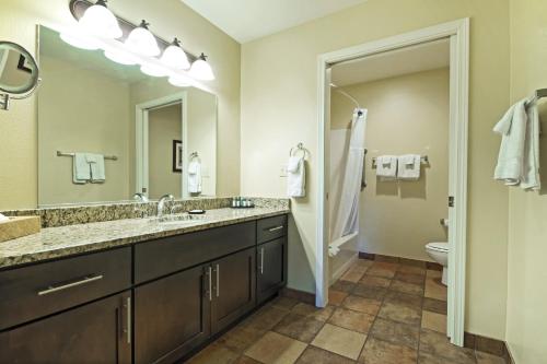 Bilik mandi di WorldMark Pinetop
