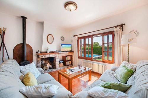 Cozy villa with pool near Port Pollensa by Renthousing