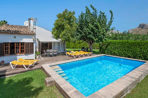 Cozy villa with pool near Port Pollensa by Renthousing