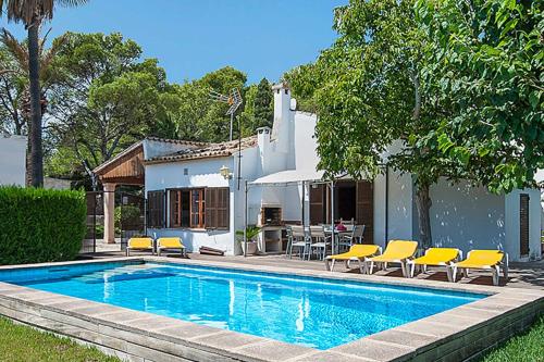 Cozy villa with pool near Port Pollensa by Renthousing