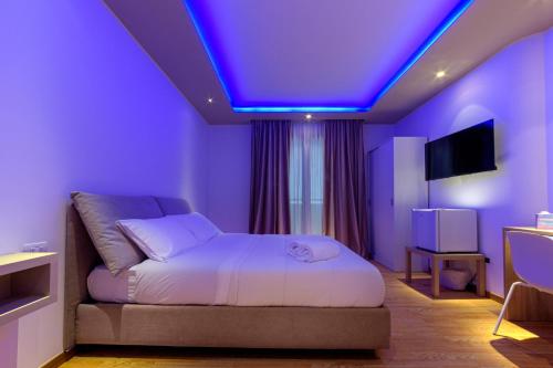 a bedroom with a bed with a purple ceiling at Aminta - Rooms & Wellness in Andria
