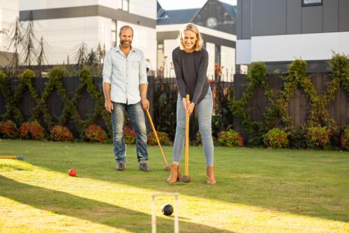 a man and a woman playing a game of croquet at Hotel Montreal in Christchurch
