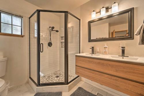 Koupelna v ubytování Game Room Mountain Chalet 5 Mi to Donner Lake