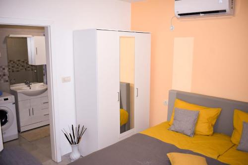 Posteľ alebo postele v izbe v ubytovaní Studio apartman Moreno