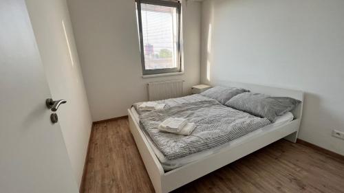 Postel nebo postele na pokoji v ubytování 2 room apartment with terrace, Prievozska street