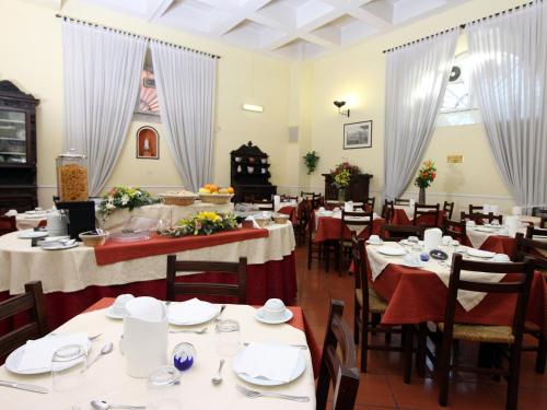 مطعم أو مكان آخر لتناول الطعام في Casa Di Santa Francesca Romana a Ponte Rotto