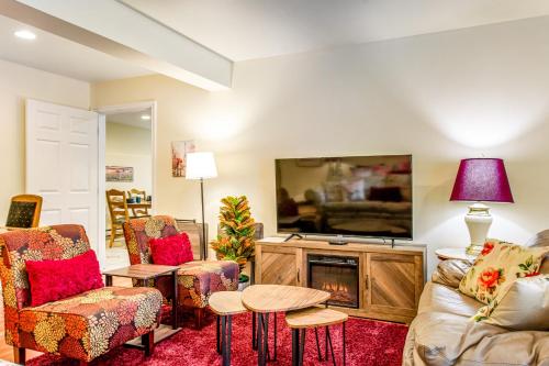 Cedars Hideawayにあるテレビまたはエンターテインメントセンター