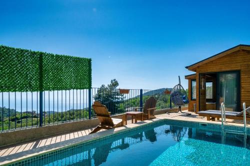 Gambar di galeri bagi Honeymoon Bungalow with Private Pool and Sea View di Faralya