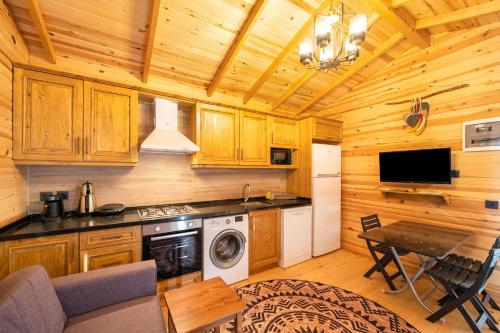 Gambar di galeri bagi Honeymoon Bungalow with Private Pool and Sea View di Faralya