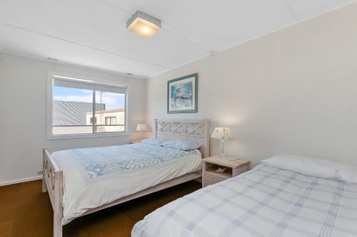 a bedroom with two beds and a window at Mirimar in Apollo Bay