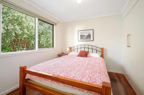 a bedroom with a bed and a window at Beach Fig in Apollo Bay