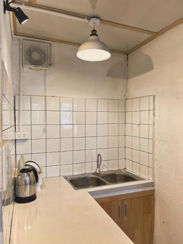 Dốc Garden Homestay Đà Lạtにあるキッチンまたは簡易キッチン