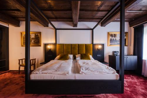 a bed room with two beds and a canopy at Villa Conti in Český Krumlov