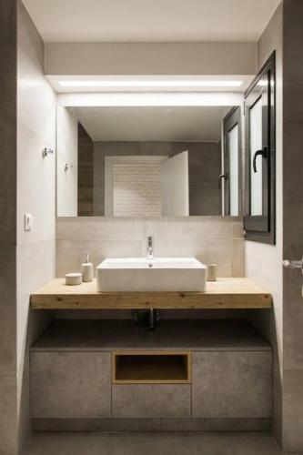 Chic Apartment - Strolling to the Athenian streets